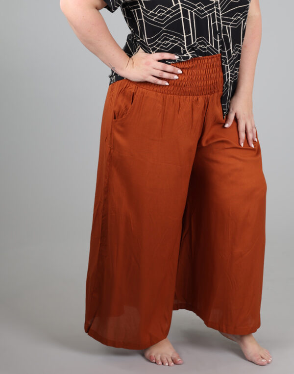 מכנסיים רחבים