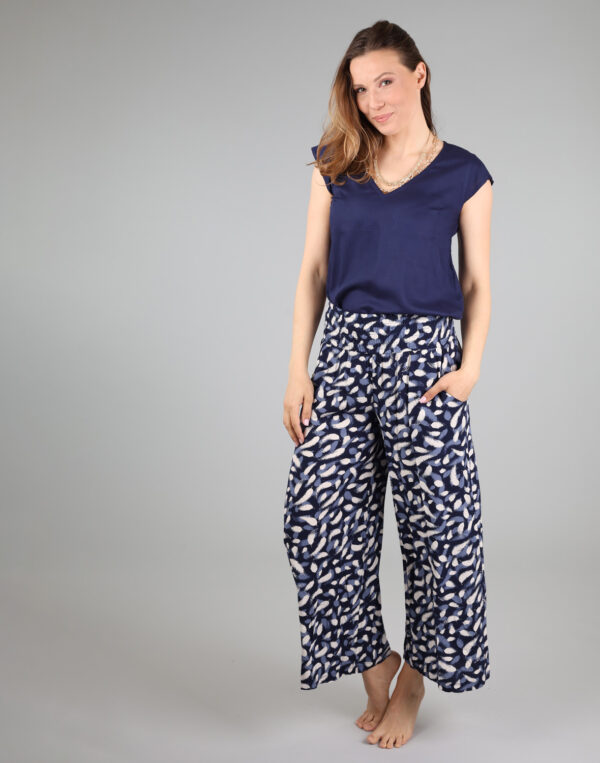 חולצת וי חלקה