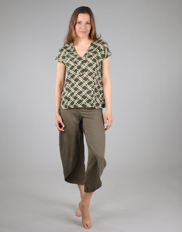 חולצת כפתורים