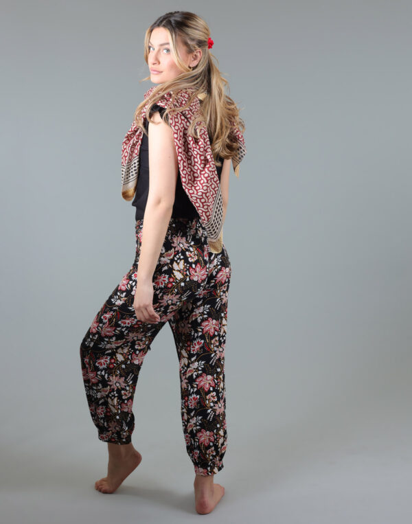 מכנסי מעטפת קלילים