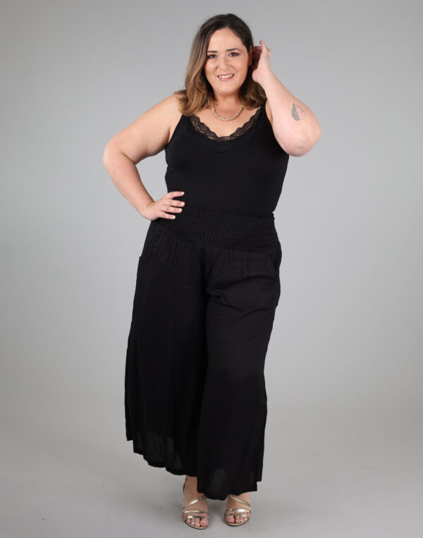 גופיית תחרה