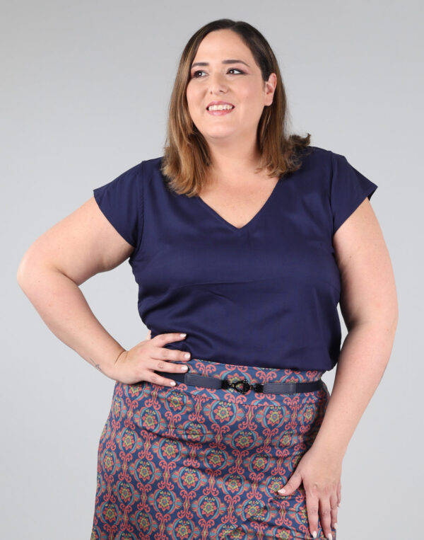 חולצת וי חלקה