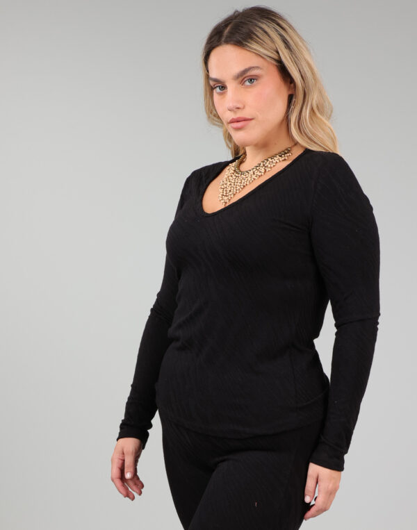 חולצה צמודה