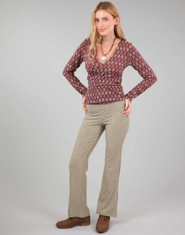 מכנסיים מתרחבים