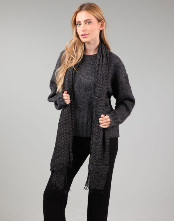 צעיף מקומט פסים צרים