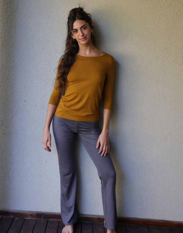 מכנסיים מתרחבים