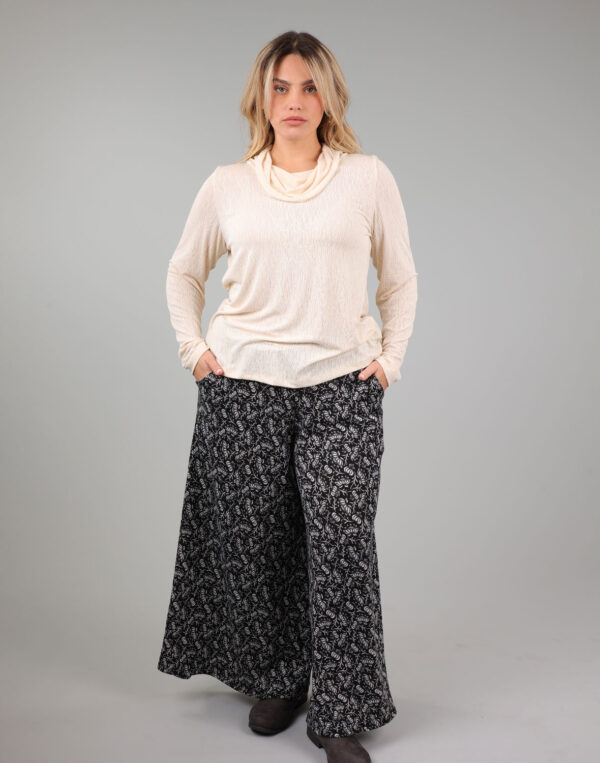 מכנסים מתרחבים מכנסים מתרחבים