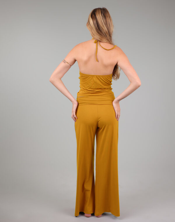 מכנסי לייקרה מתרחבים